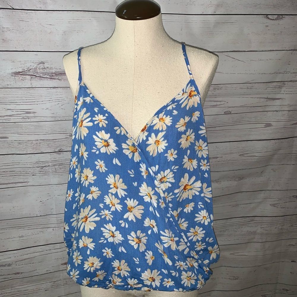 American Rag Daisy Floral sleeveless tank top